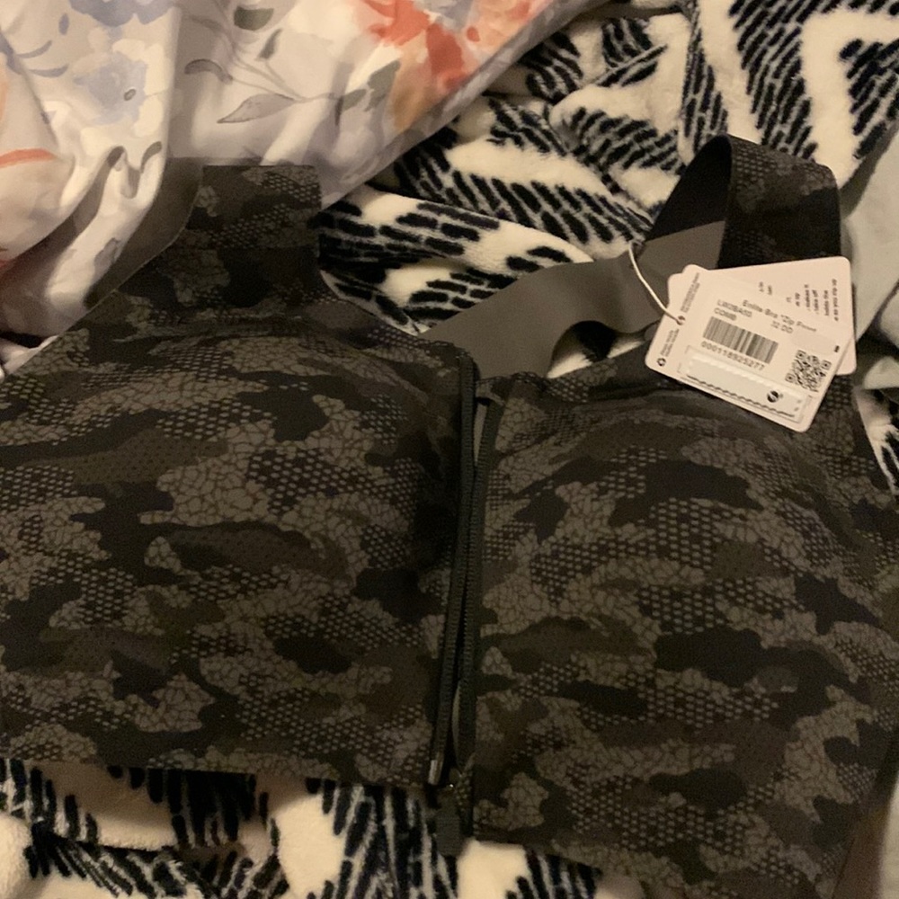 Lululemon sports bra